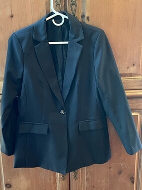 WOMEN’S SOLID BLACK ONE BUTTON BLAZER. SIZE 8. NEW!
